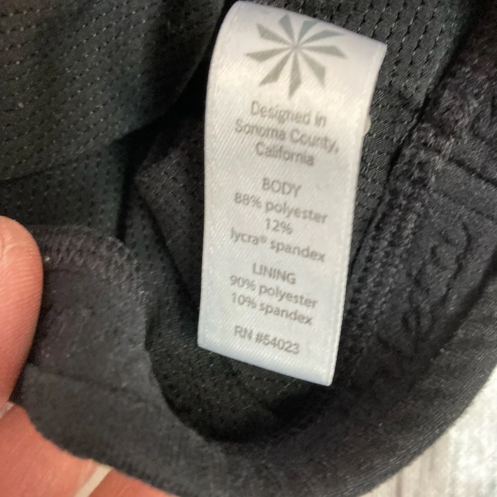 ATHLETA Women’s Black design racerback sports bra